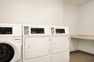 springhill suites by marriott milwaukee west wauwatosa