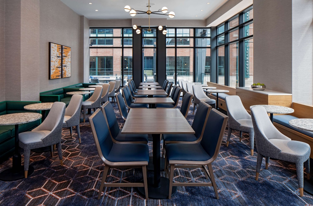 hyatt place indianapolis downtown