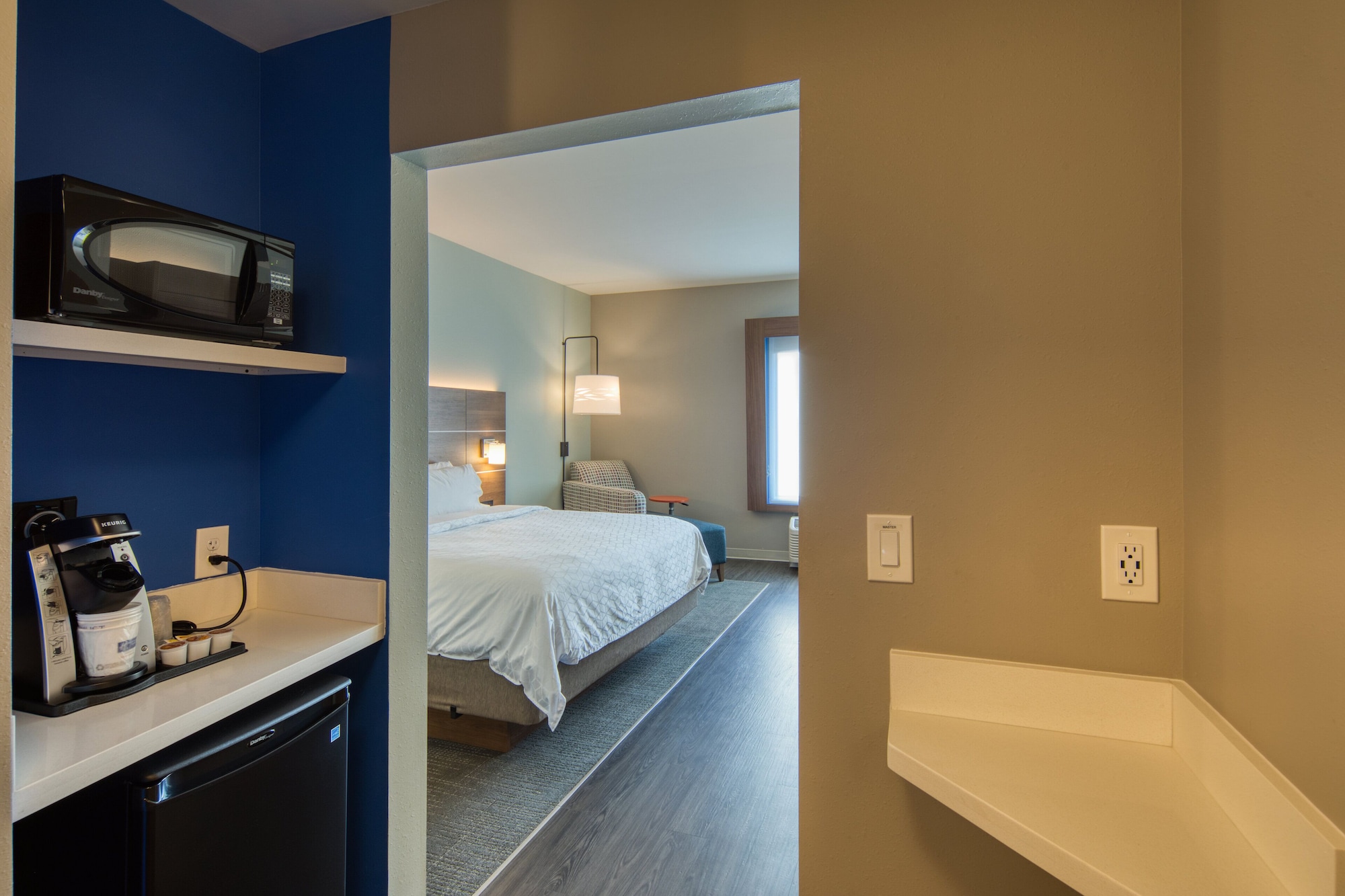 hol inn exp and suites charlotte south end