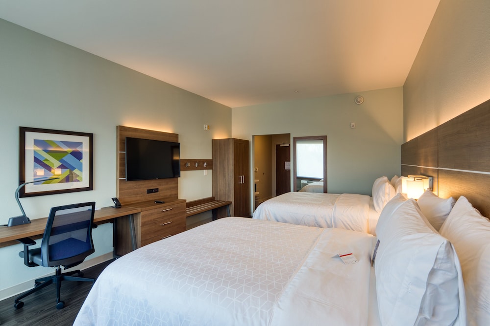hol inn exp and suites charlotte south end
