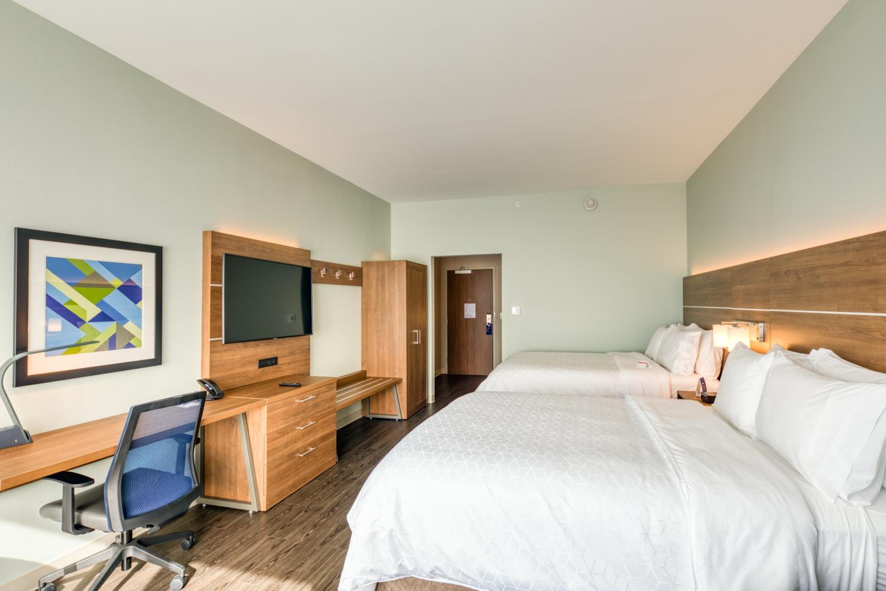 hol inn exp and suites charlotte south end