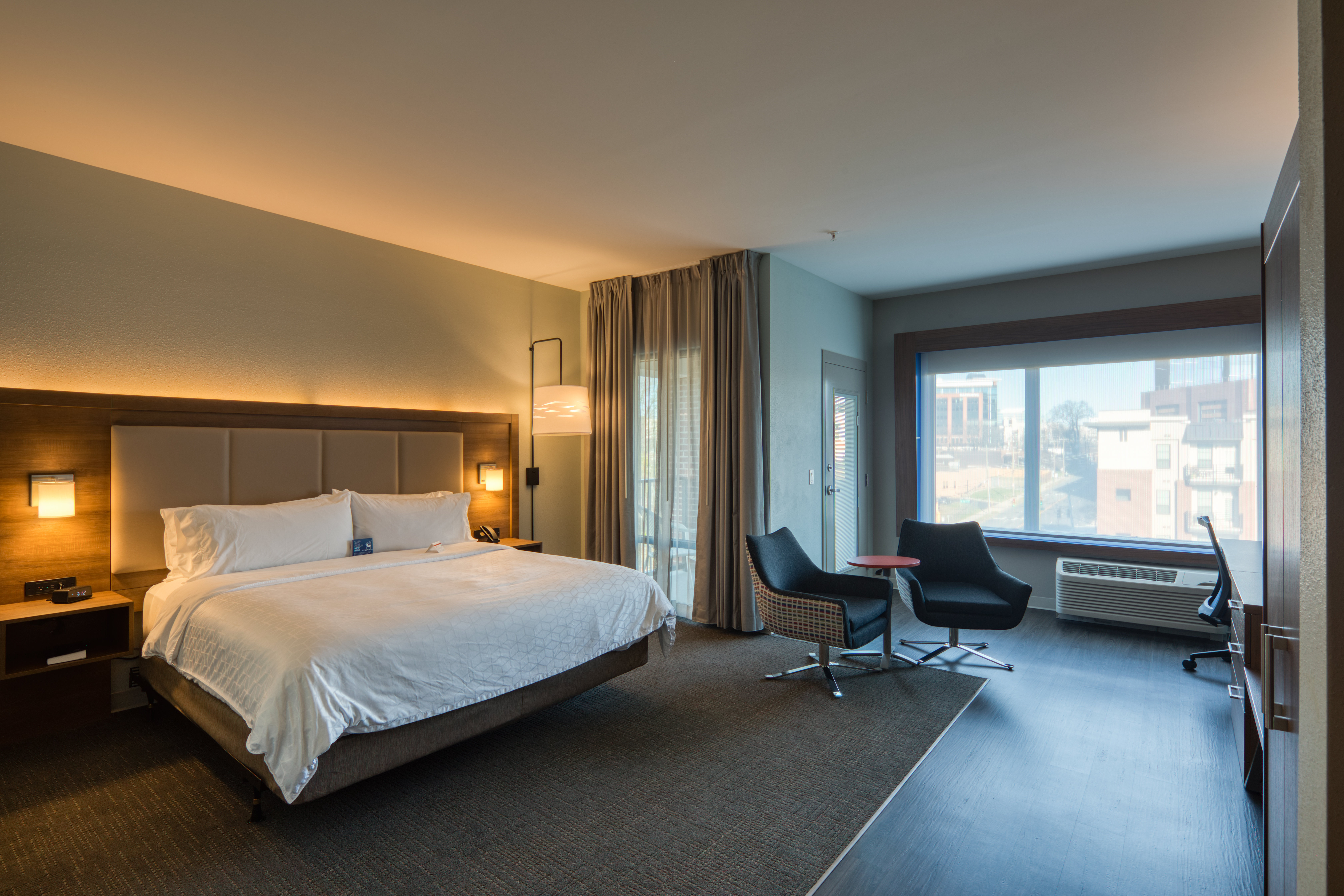 hol inn exp and suites charlotte south end