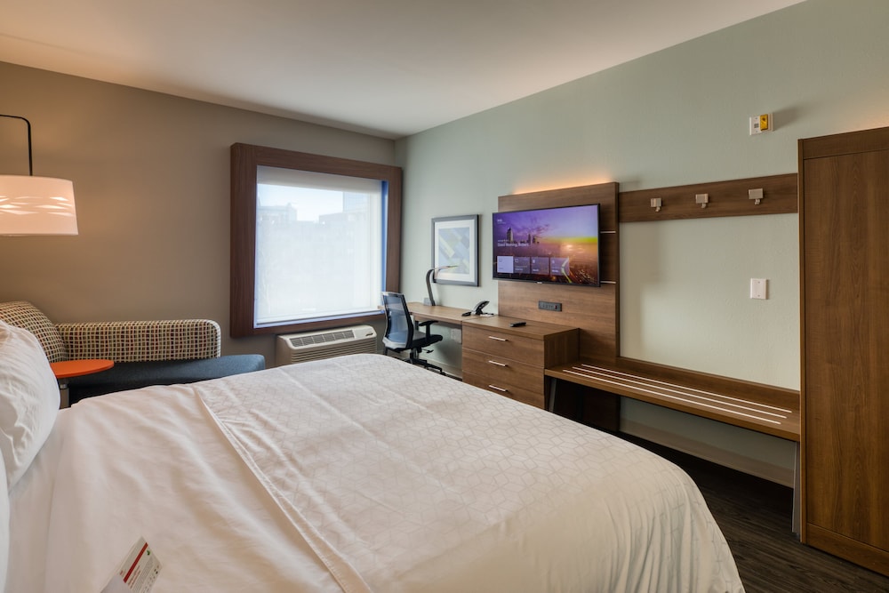 hol inn exp and suites charlotte south end