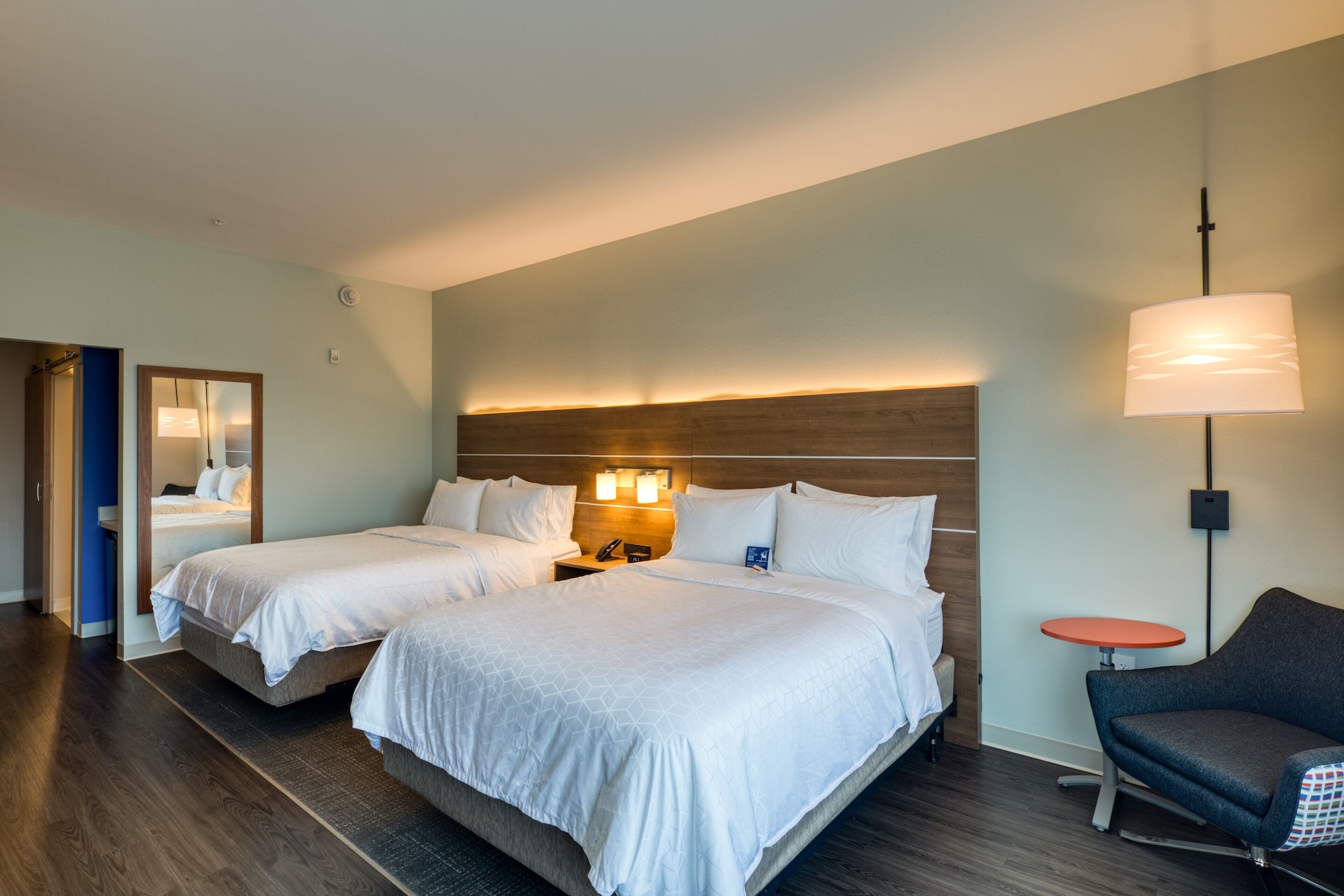 hol inn exp and suites charlotte south end