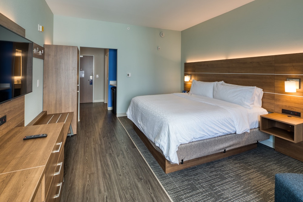 hol inn exp and suites charlotte south end