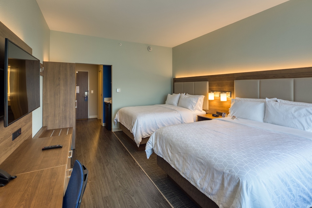 hol inn exp and suites charlotte south end