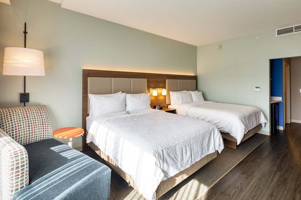 hol inn exp and suites charlotte south end