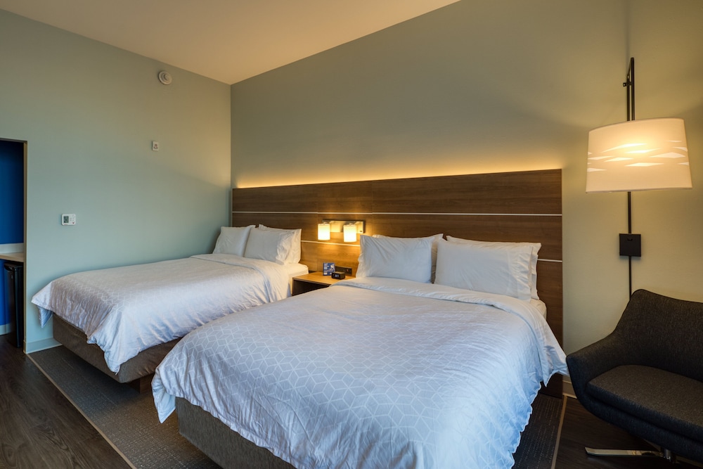 hol inn exp and suites charlotte south end