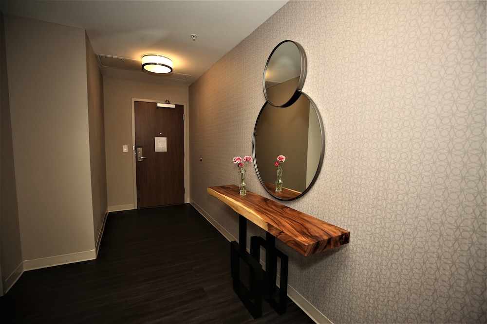 hol inn exp and suites charlotte south end