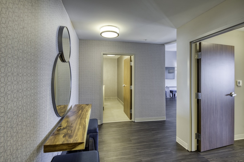 hol inn exp and suites charlotte south end