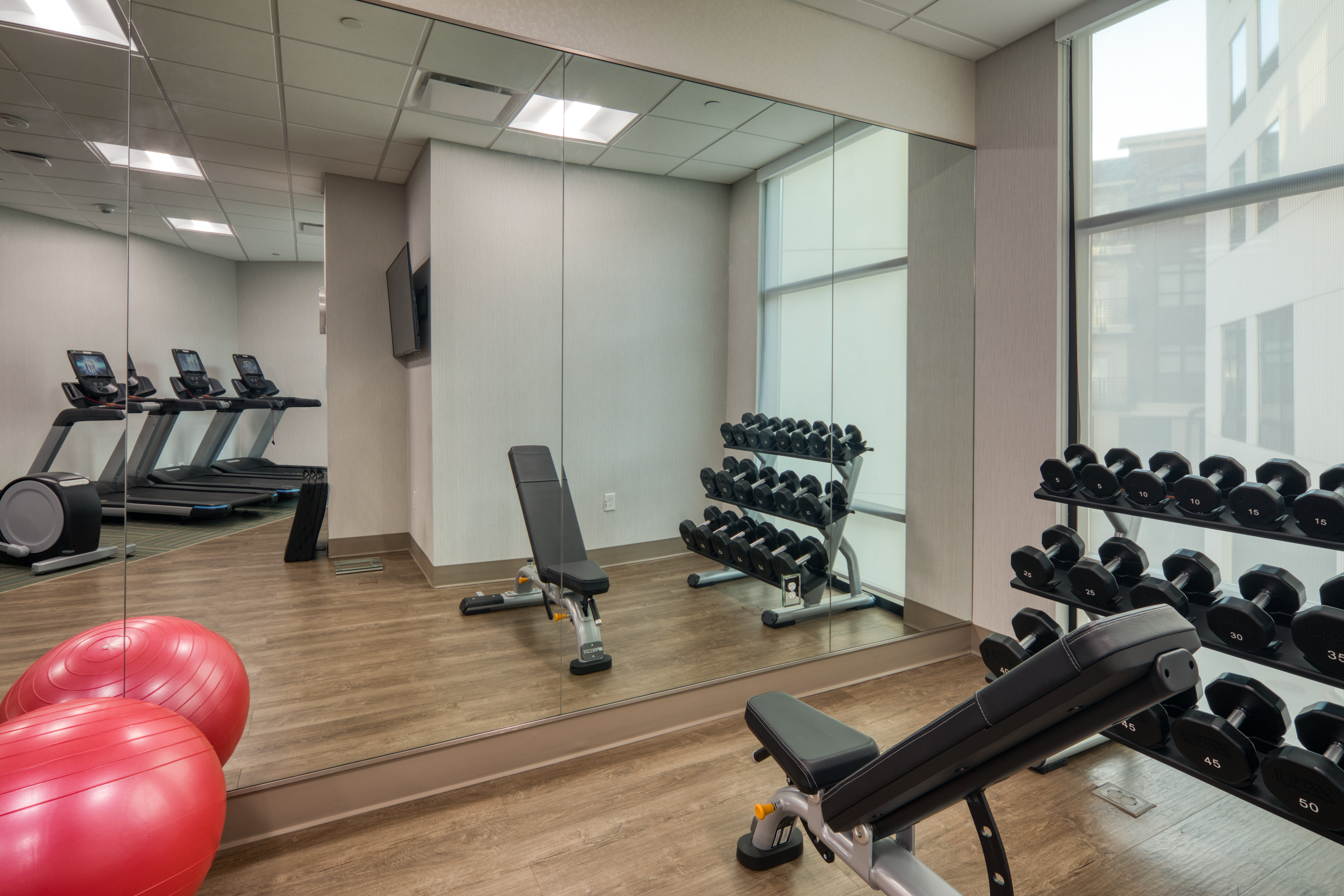 hol inn exp and suites charlotte south end