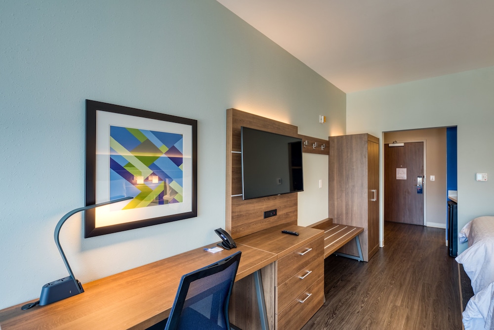 hol inn exp and suites charlotte south end