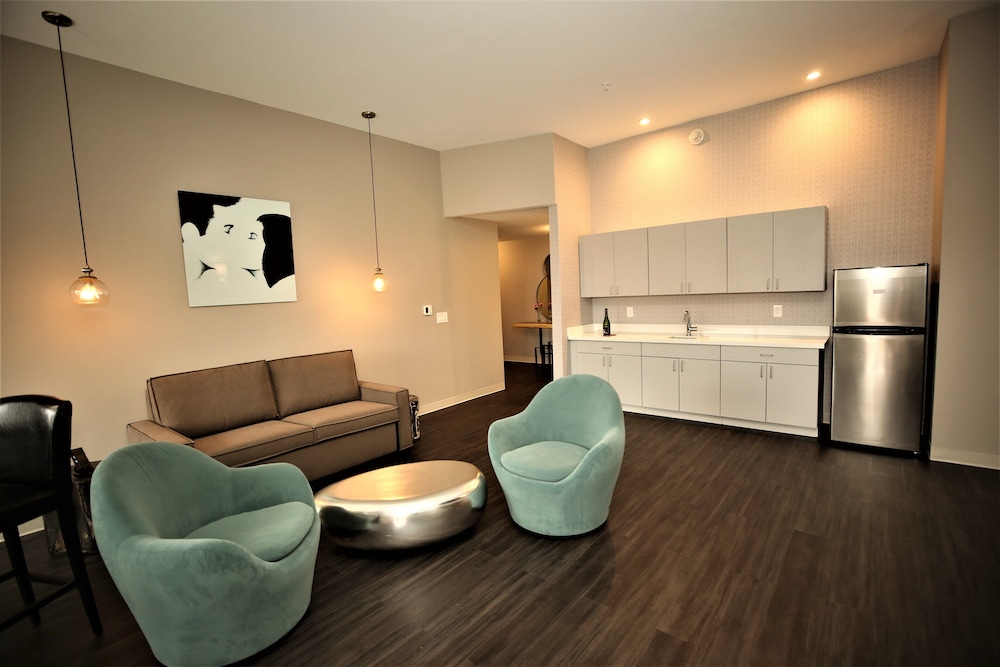 hol inn exp and suites charlotte south end