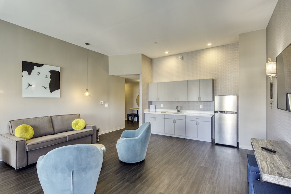 hol inn exp and suites charlotte south end
