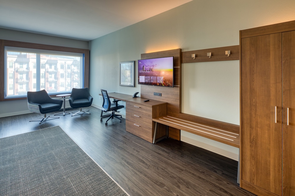 hol inn exp and suites charlotte south end