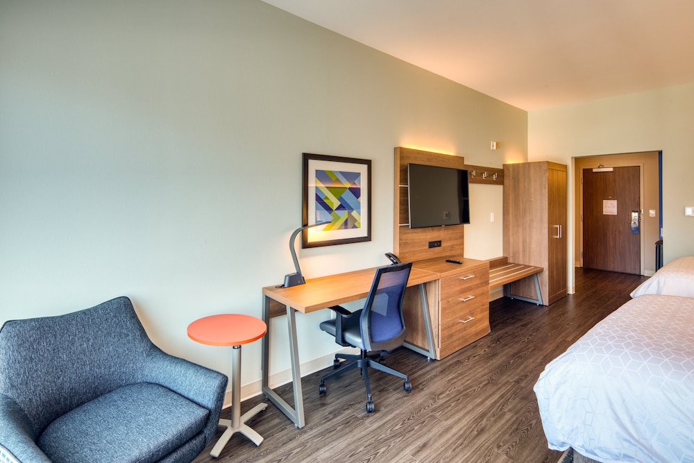 hol inn exp and suites charlotte south end