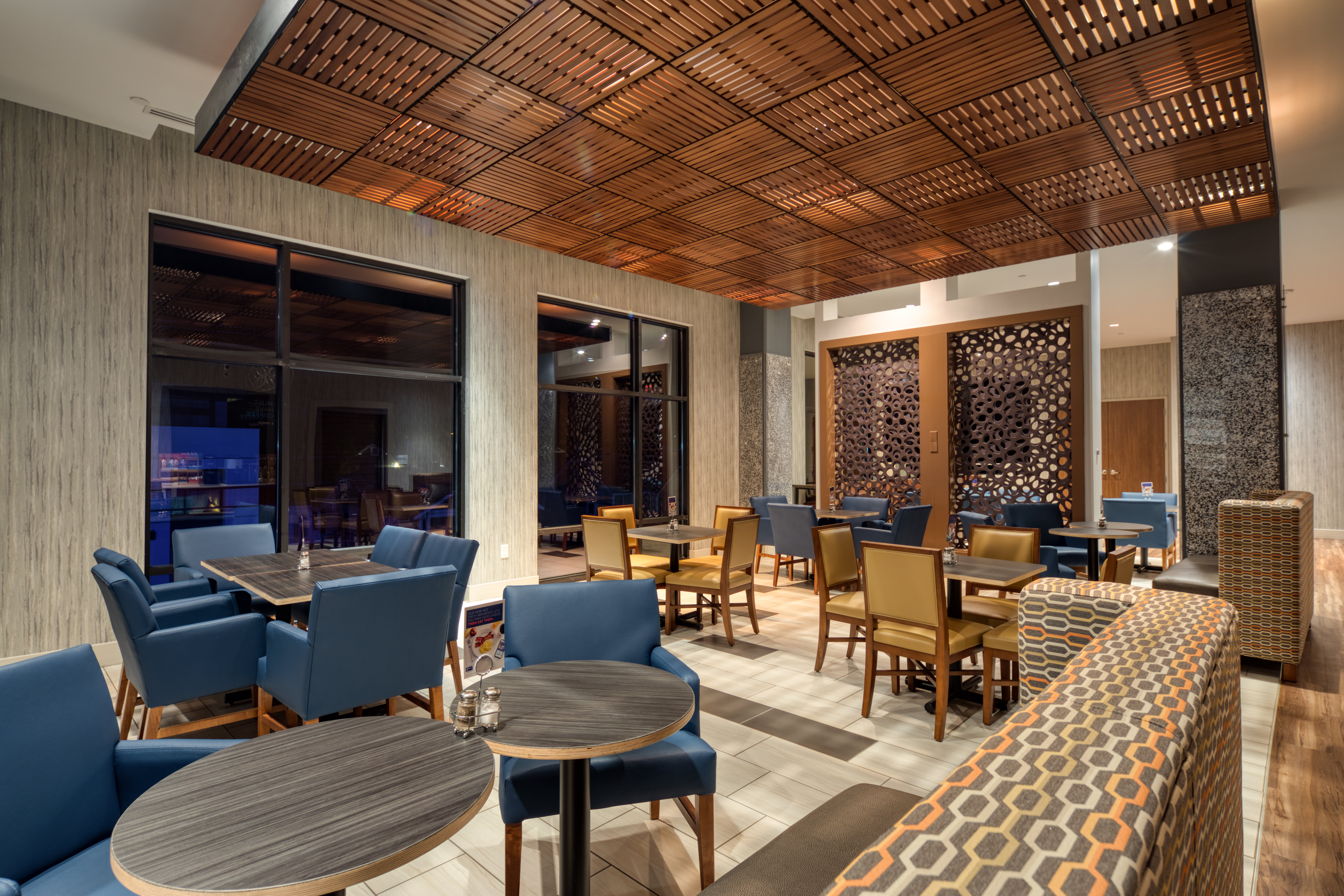 hol inn exp and suites charlotte south end