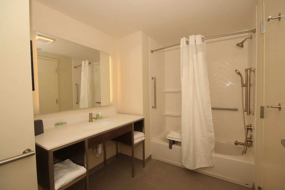 holiday inn and sts fayetteville w fort bragg area