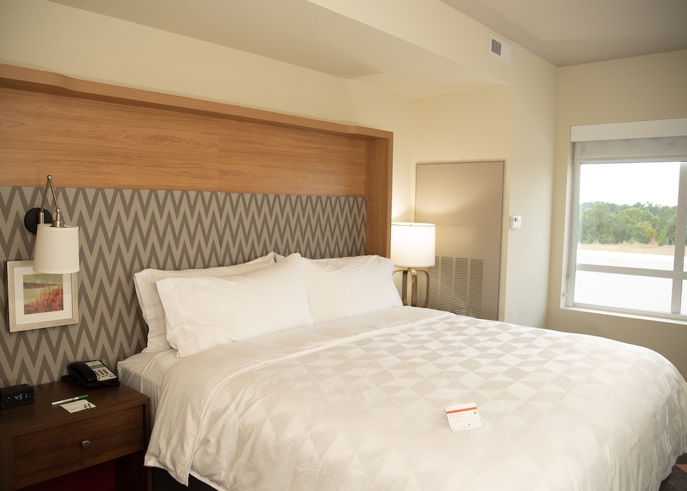 holiday inn and sts fayetteville w fort bragg area
