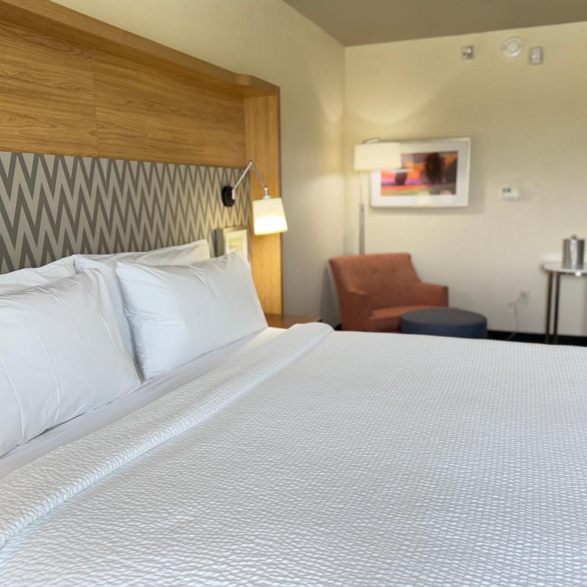 holiday inn and sts fayetteville w fort bragg area