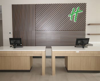 Holiday Inn & Sts Fayetteville W-Fort Bragg Area,Fort Bragg>>Fayetteville,3 star
