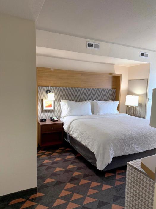 holiday inn and sts fayetteville w fort bragg area