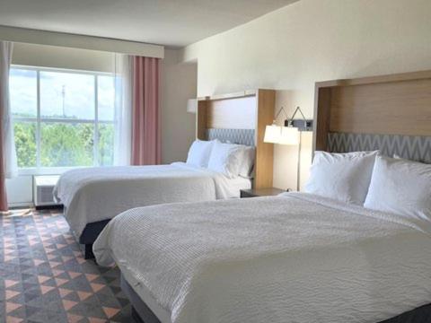 holiday inn and sts fayetteville w fort bragg area