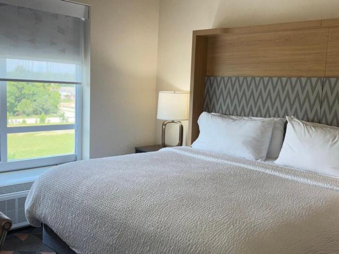 holiday inn and sts fayetteville w fort bragg area