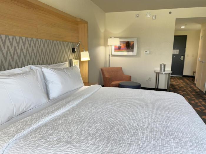 holiday inn and sts fayetteville w fort bragg area