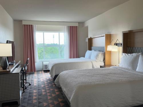holiday inn and sts fayetteville w fort bragg area