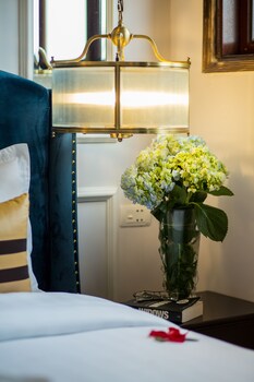 s central hotel and spa