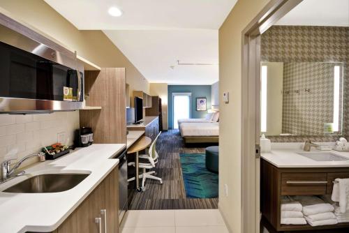 home2 suites by hilton at the galleria
