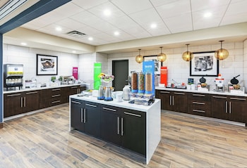hampton inn gardner conference center