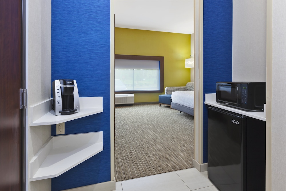 holiday inn express and suites painesville concord