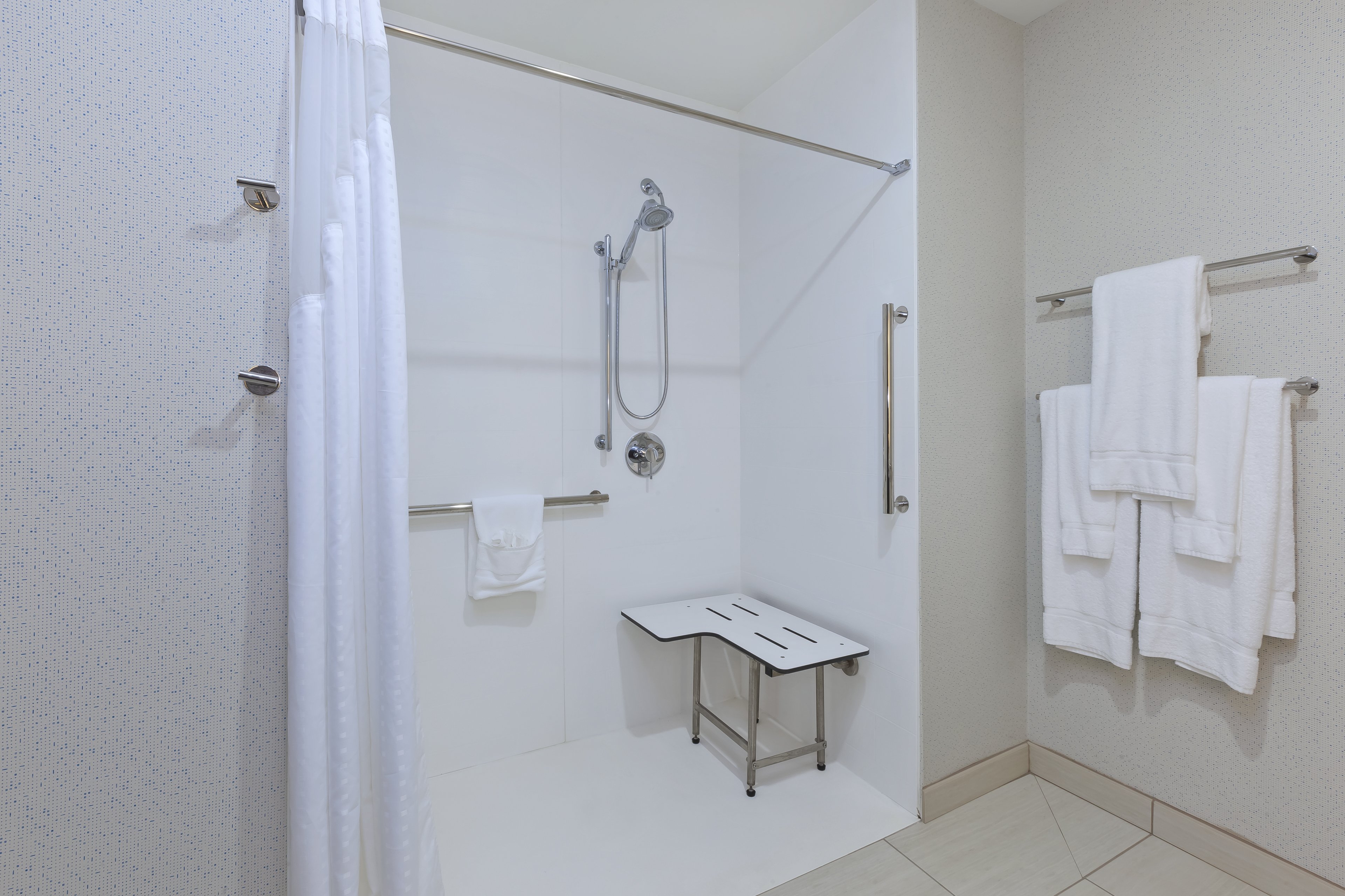 holiday inn express and suites painesville concord