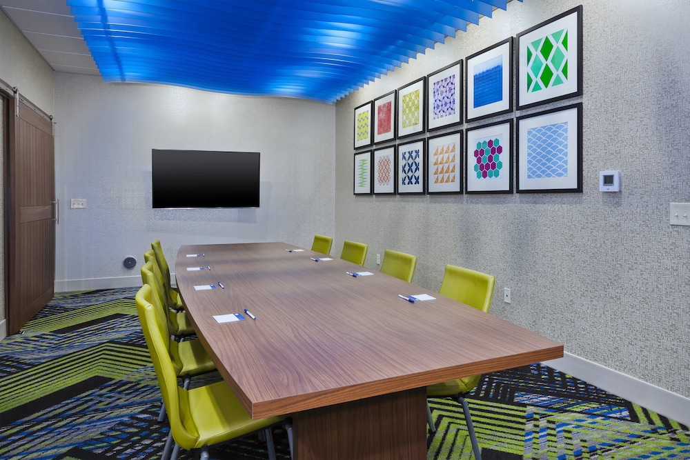 holiday inn express and suites painesville concord