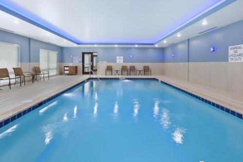 holiday inn express and suites painesville concord