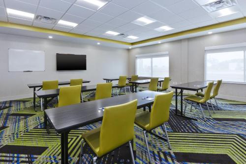 holiday inn express and suites painesville concord
