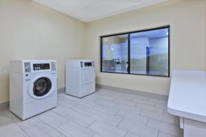 holiday inn express and suites painesville concord
