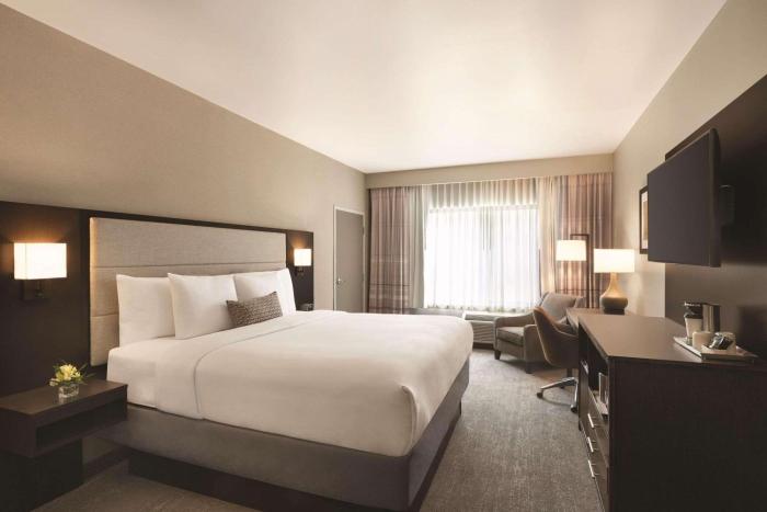 radisson hotel oklahoma city airport
