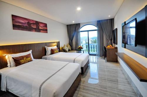 crown nguyen hoang hotel