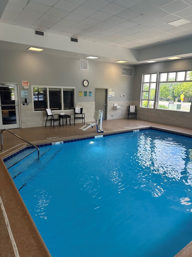 holiday inn express hotel and suites chicago algonquin by ihg