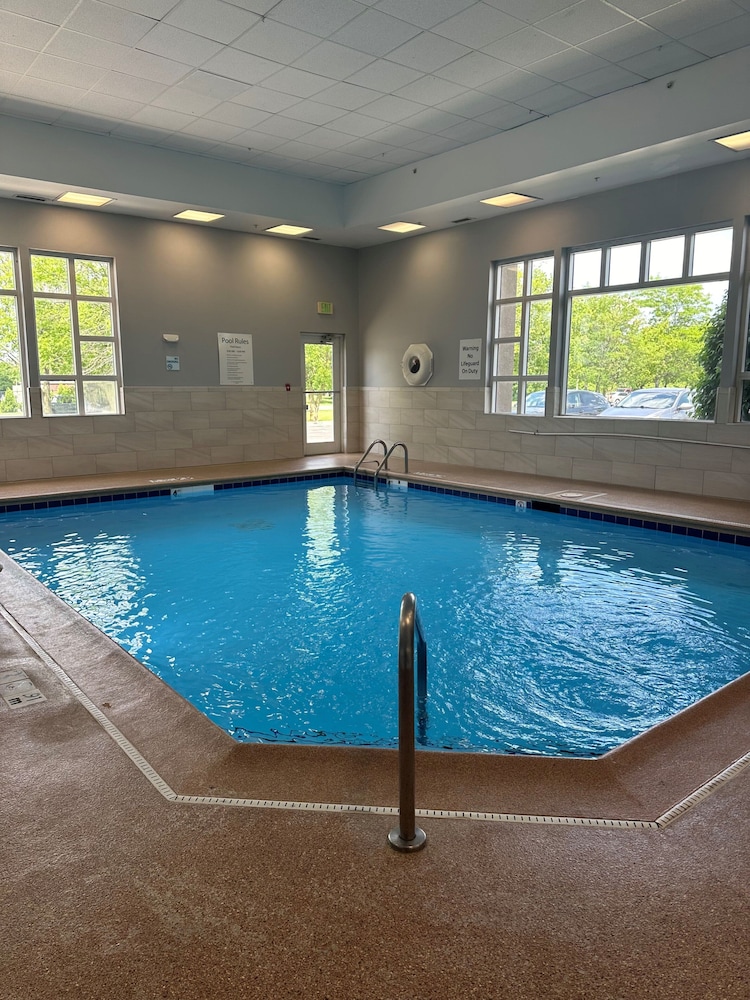 holiday inn express hotel and suites chicago algonquin by ihg