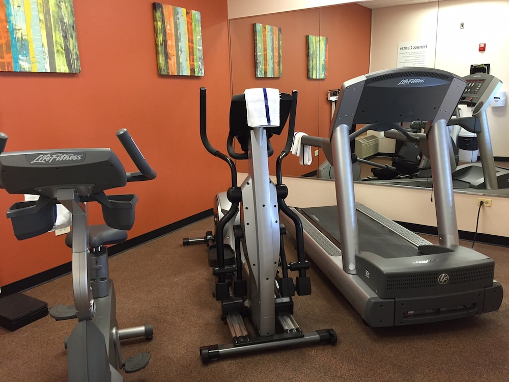 holiday inn express hotel and suites chicago algonquin by ihg