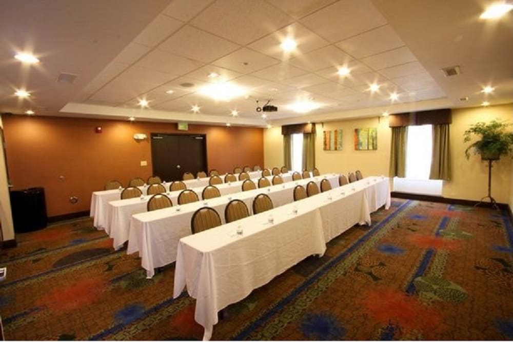 holiday inn express hotel and suites chicago algonquin by ihg
