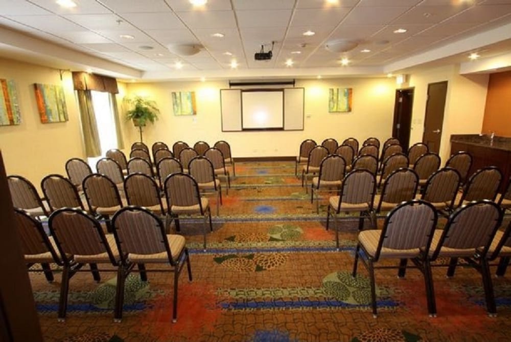 holiday inn express hotel and suites chicago algonquin by ihg