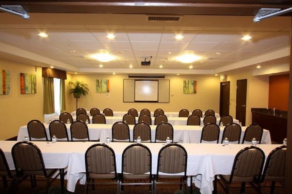 holiday inn express hotel and suites chicago algonquin by ihg
