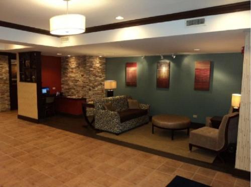 holiday inn express hotel and suites chicago algonquin by ihg
