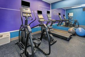 holiday inn express hotel and suites chicago algonquin by ihg