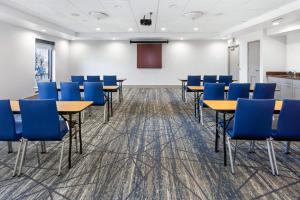 holiday inn express hotel and suites chicago algonquin by ihg